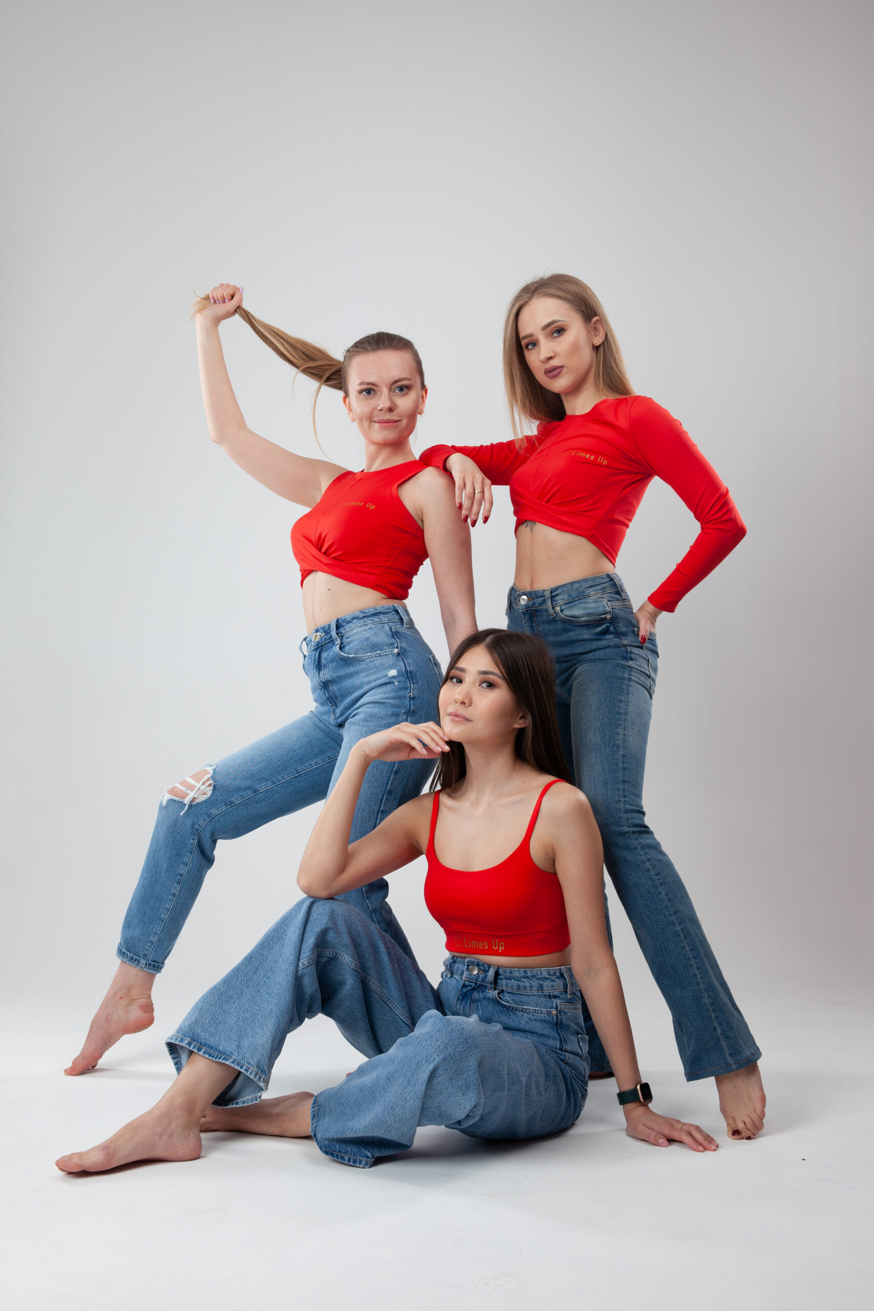 Trzy modelki w czerwonych topach do tańca od Limes Up