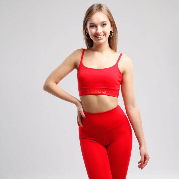 Czerwone bikery szorty do tańca i top Gia z przodu
