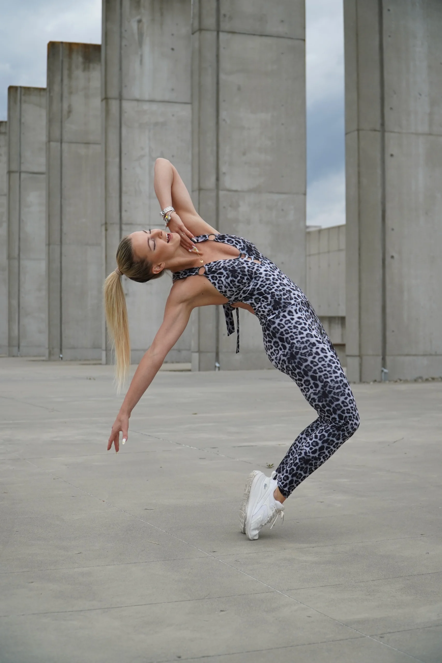 kombinezon-grey-leopard-fun